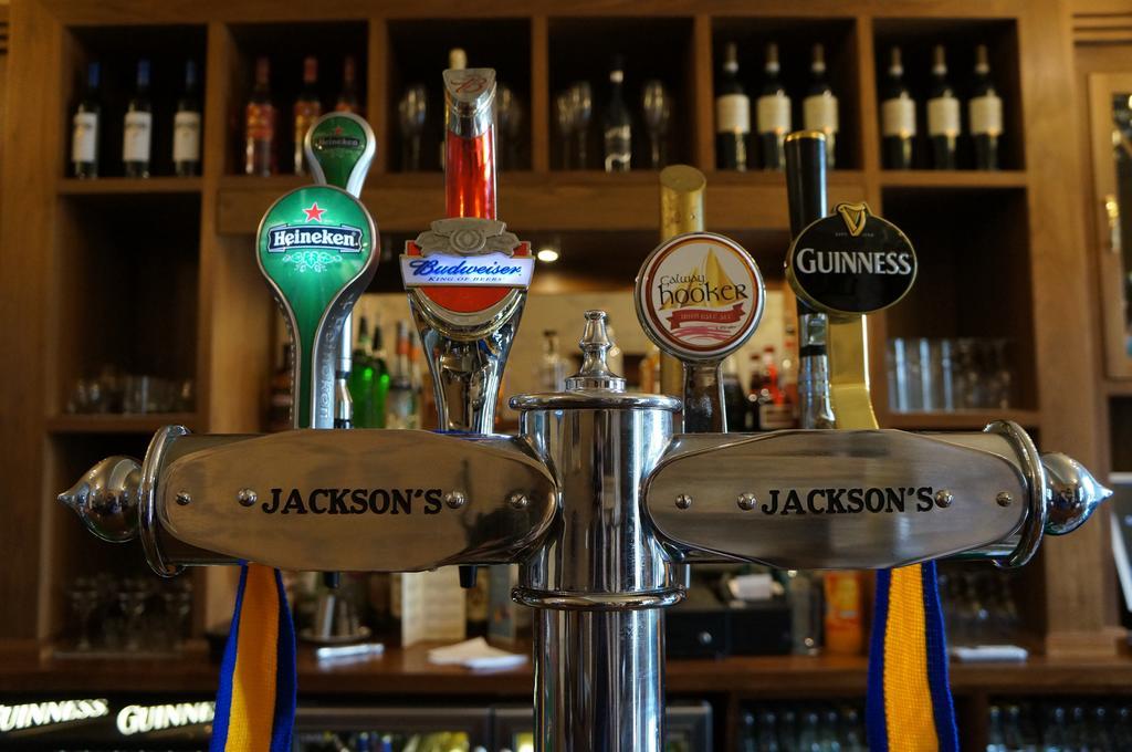 Jacksons Restaurant And Accommodation รอสส์คอมมัน ภายนอก รูปภาพ